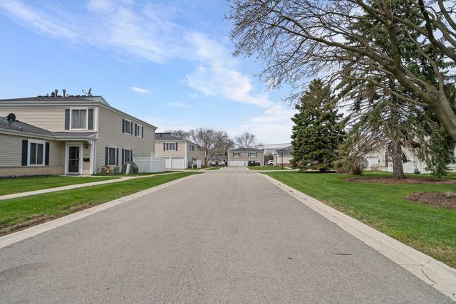 1220 Cove Drive 224D, Prospect Heights, IL 60070