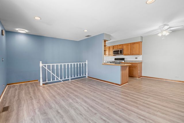 1220 Cove Drive 224D, Prospect Heights, IL 60070