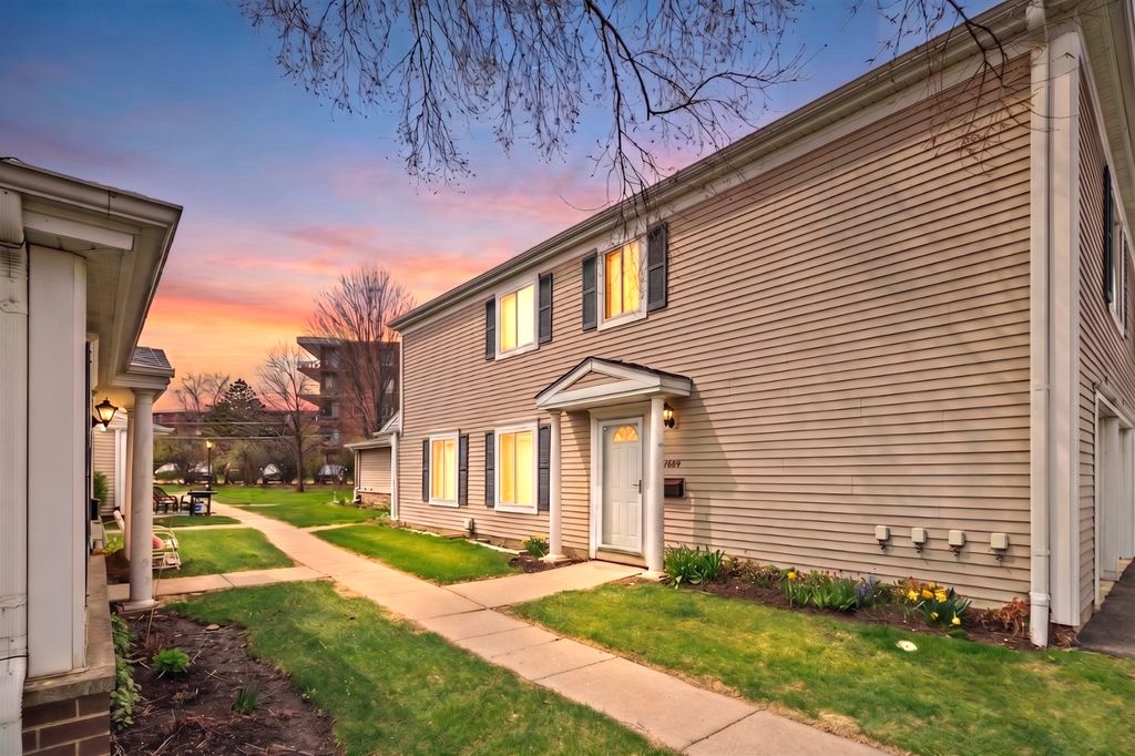 1220 Cove Drive 224D, Prospect Heights, IL 60070
