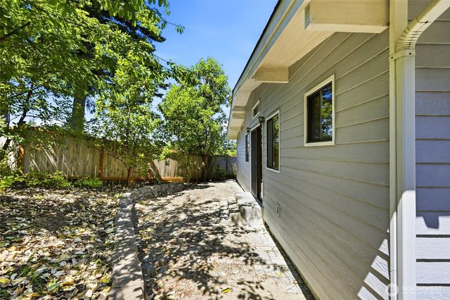 1838 Edgewood Drive, Camano Island, WA 98282