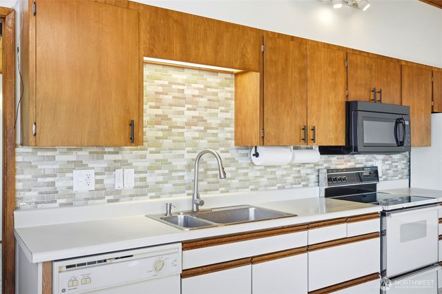 1838 Edgewood Drive, Camano Island, WA 98282