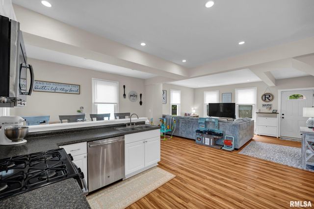 715 E CHATHAM Street, Metamora, IL 61548