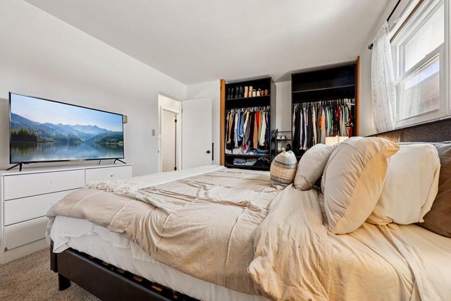 11817 W Grange AVENUE, Hales Corners, WI 53130