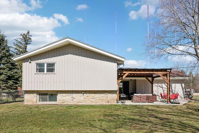 11817 W Grange AVENUE, Hales Corners, WI 53130