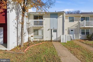 26 CAROUSEL CT, Sterling, VA 20164