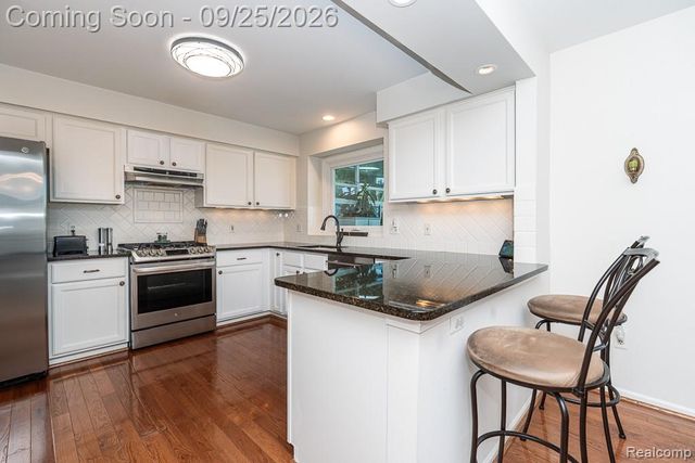 13853 Wellington Drive, Sterling Heights, MI 48313