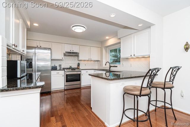 13853 Wellington Drive, Sterling Heights, MI 48313