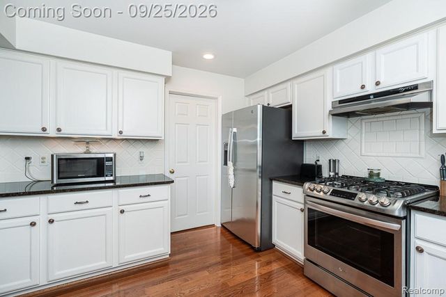 13853 Wellington Drive, Sterling Heights, MI 48313