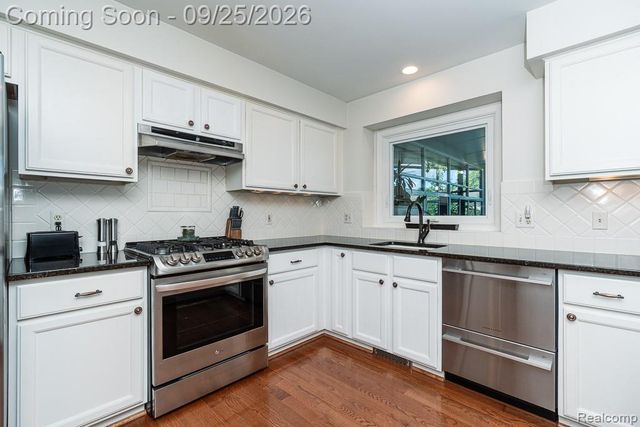 13853 Wellington Drive, Sterling Heights, MI 48313