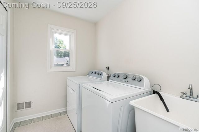 13853 Wellington Drive, Sterling Heights, MI 48313