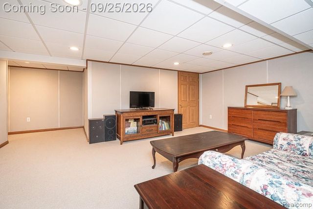 13853 Wellington Drive, Sterling Heights, MI 48313