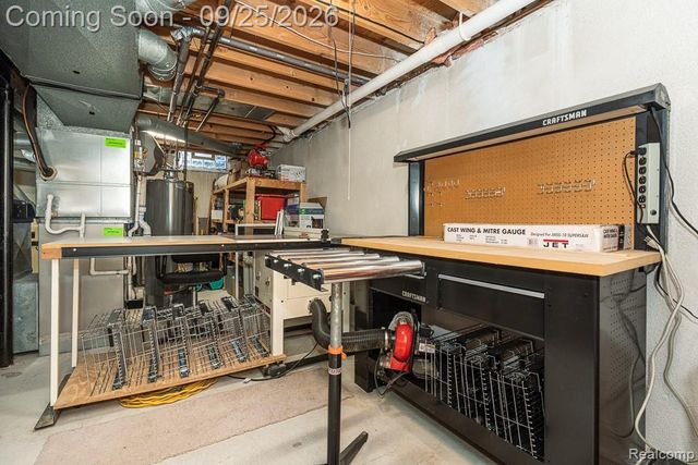 13853 Wellington Drive, Sterling Heights, MI 48313