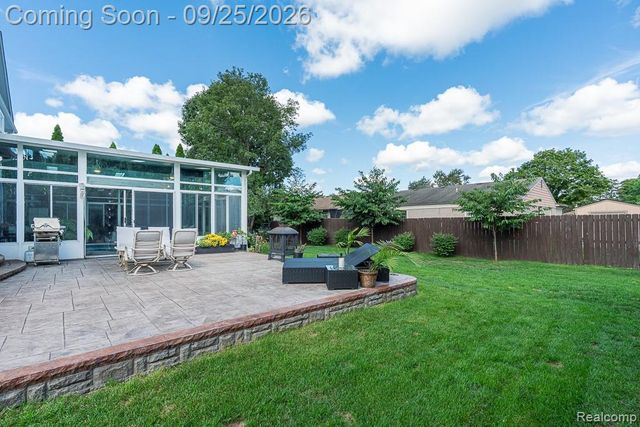 13853 Wellington Drive, Sterling Heights, MI 48313