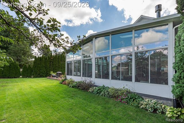 13853 Wellington Drive, Sterling Heights, MI 48313