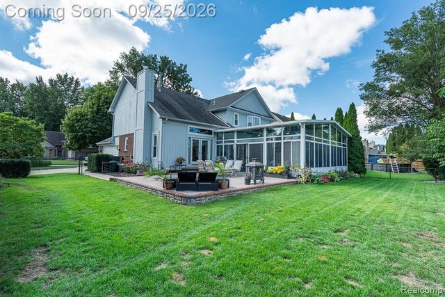 13853 Wellington Drive, Sterling Heights, MI 48313