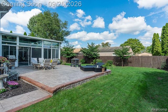 13853 Wellington Drive, Sterling Heights, MI 48313