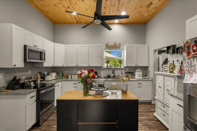 2206 Drake Street, Caddo Mills, TX 75135
