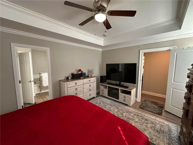 302 E Southpointe Avenue, Rogers, AR 72758