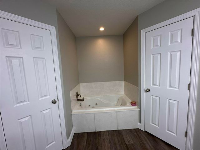 302 E Southpointe Avenue, Rogers, AR 72758