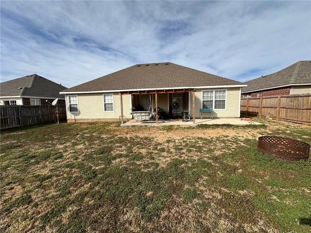 302 E Southpointe Avenue, Rogers, AR 72758