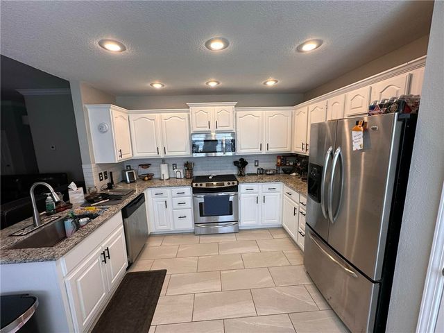 302 E Southpointe Avenue, Rogers, AR 72758