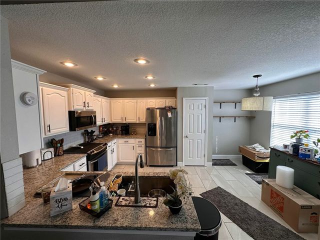 302 E Southpointe Avenue, Rogers, AR 72758