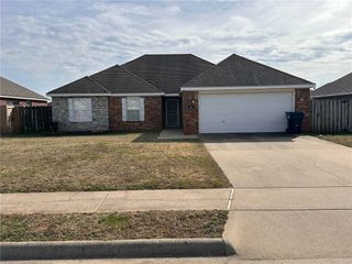 302 E Southpointe Avenue, Rogers, AR 72758