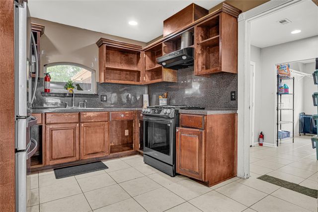 10010 Valley Park Drive, Houston, TX 77078