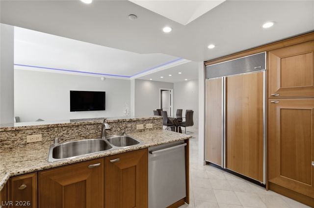 2777 Paradise Road 402, Las Vegas, NV 89109