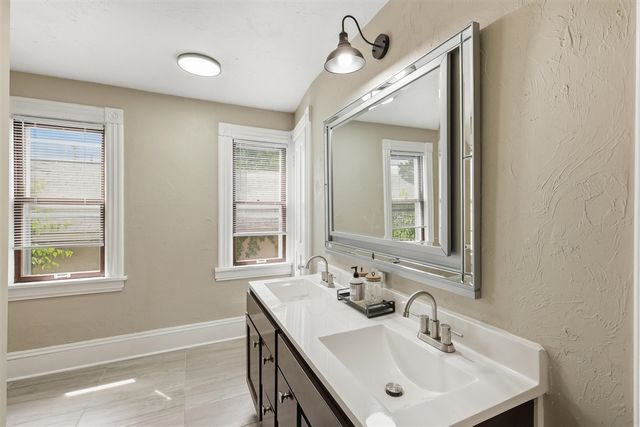 1009 2nd Street, Grand Rapids, MI 49504