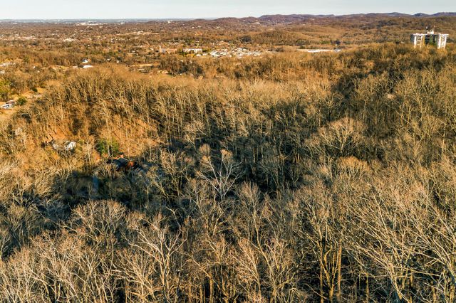6621 Chatsworth Pl, Nashville, TN 37205