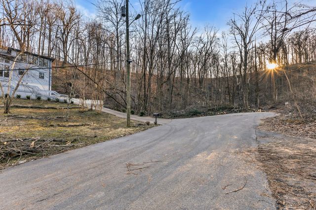 6621 Chatsworth Pl, Nashville, TN 37205