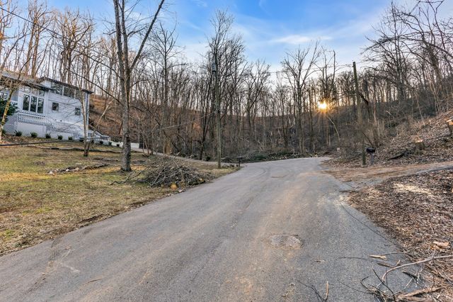 6621 Chatsworth Pl, Nashville, TN 37205