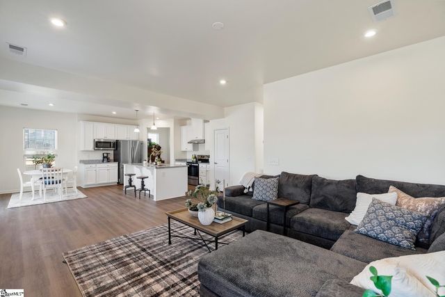 20 Wiltshire Circle, Easley, SC 29642