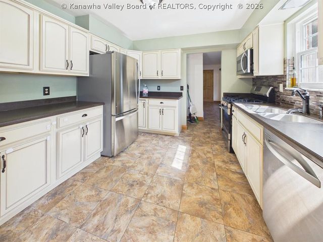 71 Simpson Drive, Huntington, WV 25705
