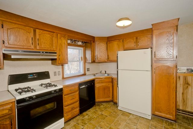 180 Fletcher Circle, Chicopee, MA 01020