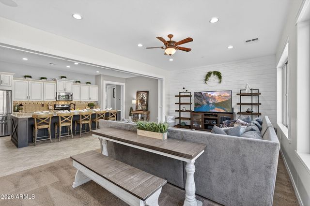 2926 E WYATT Way, Gilbert, AZ 85297