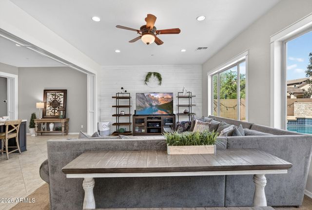 2926 E WYATT Way, Gilbert, AZ 85297