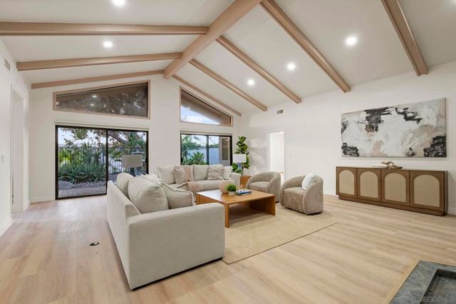 7001 Almaden Ln, Carlsbad, CA 92009