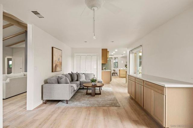 7001 Almaden Ln, Carlsbad, CA 92009