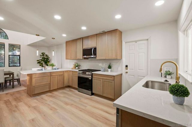 7001 Almaden Ln, Carlsbad, CA 92009