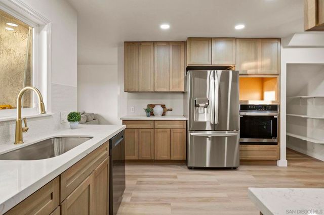 7001 Almaden Ln, Carlsbad, CA 92009