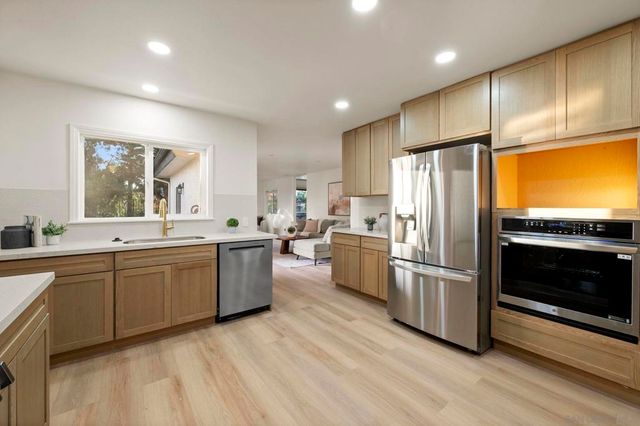 7001 Almaden Ln, Carlsbad, CA 92009