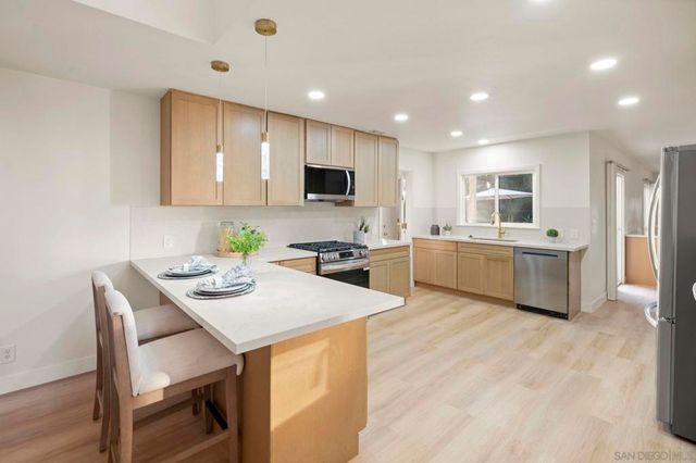 7001 Almaden Ln, Carlsbad, CA 92009