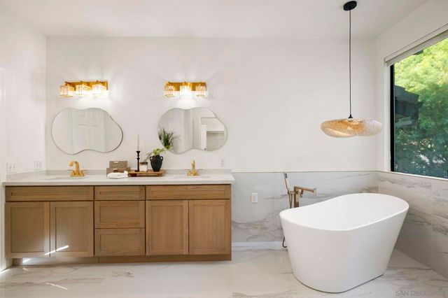 7001 Almaden Ln, Carlsbad, CA 92009