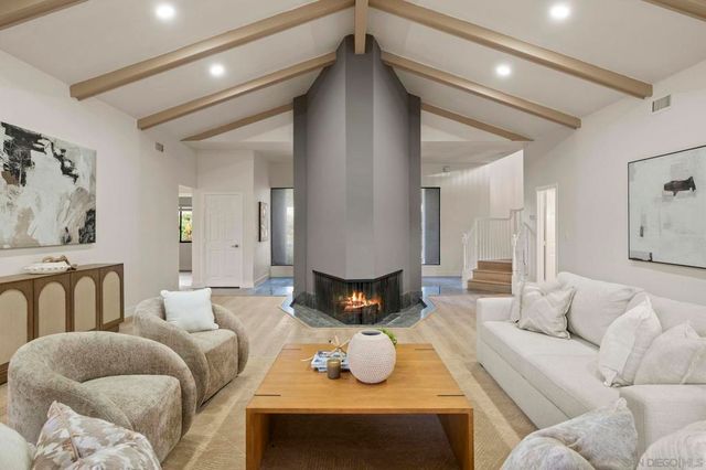 7001 Almaden Ln, Carlsbad, CA 92009