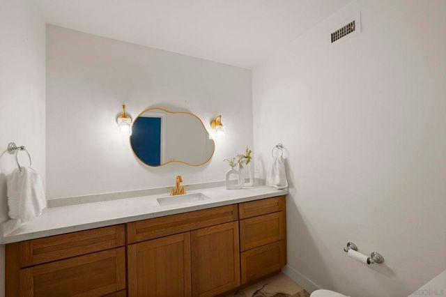 7001 Almaden Ln, Carlsbad, CA 92009