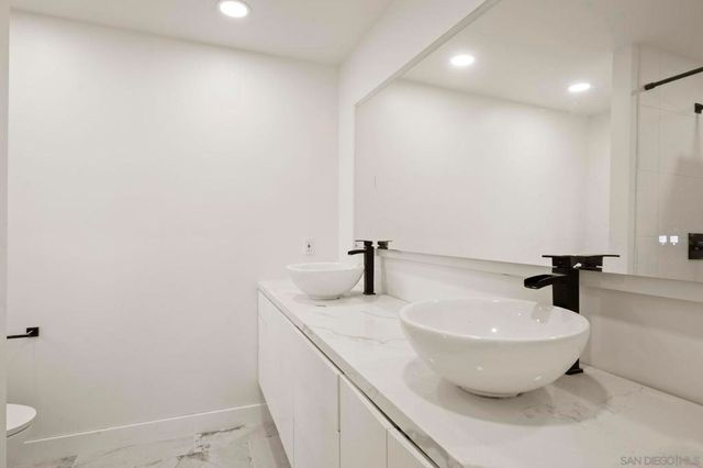 7001 Almaden Ln, Carlsbad, CA 92009