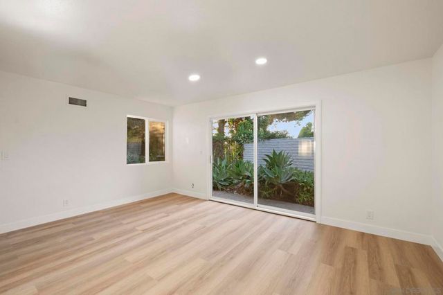 7001 Almaden Ln, Carlsbad, CA 92009