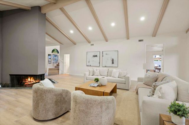 7001 Almaden Ln, Carlsbad, CA 92009